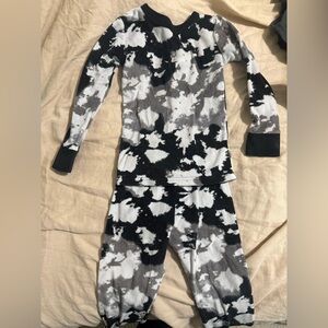 Boys warm pajamas size 4T black/white/gray